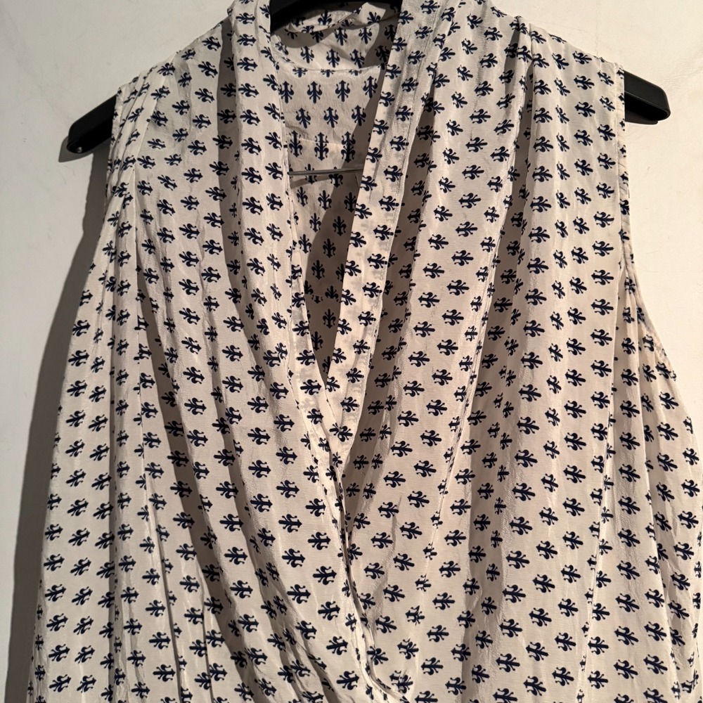 Elorie Small 100% Silk Blouse Sleeveless V Neck Quiet Luxury Ditsy Floral - Picture 2 of 5